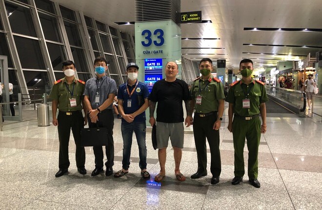 Bàn giao tội phạm truy nã của Interpol cho Cảnh sát Hàn Quốc