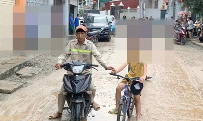 Danh tính đối tượng bịt mặt cướp tiền của học sinh giữa đường