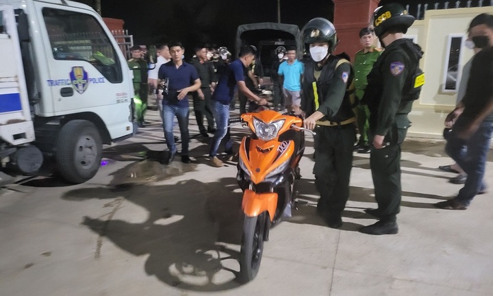 Bình Định: Tụ tập đua xe lúc rạng sáng, 42 “quái xế” bị vây bắt