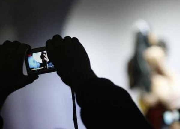 Tống tiền bạn gái bằng “clip nóng”, nam thanh niên đối mặt mức án nào?