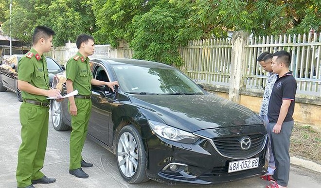 Trộm chính xe ô tô vừa bán, 2 nam thanh niên bị “xộ khám”