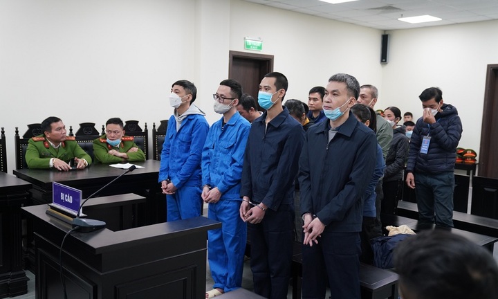 Xét xử cặp vợ chồng vận chuyển trái phép hơn 30.000 tỷ đồng ra nước ngoài