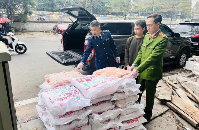 Thu gần 1 tấn nầm lợn mua trôi nổi đang trên đường tuồn vào các nhà hàng