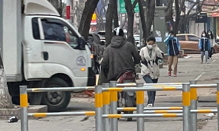 Triệu tập tên biến thái khiêu dâm trước cổng trường Đại học Thương mại lên làm việc