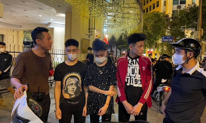 Tạm giữ 16 “quái xế” đại náo phố cổ trong ngày đầu nghỉ lễ