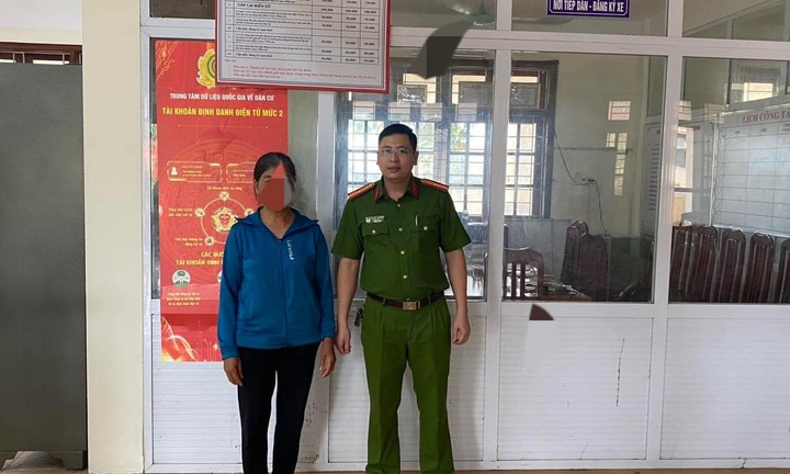 Kịp thời ngăn chặn người phụ nữ đưa tiền cho cán bộ viễn thông “dởm”