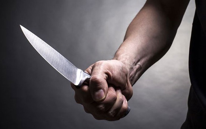 Hà Nội: Điều tra vụ đâm trọng thương người đàn ông ngồi vỉa hè rồi bỏ trốn