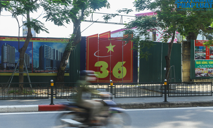 Cận cảnh dự án số 6-8 Chùa Bộc của Tổng công ty 36: Sau 5 năm vẫn ngổn ngang, cỏ mục um tùm