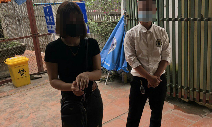 Hà Nội: Bị phát hiện dùng giấy đi đường giả mạo, tài xế khai lấy từ 