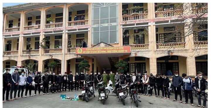 Xử lý nhóm thanh niên chuyên cầm hung khí