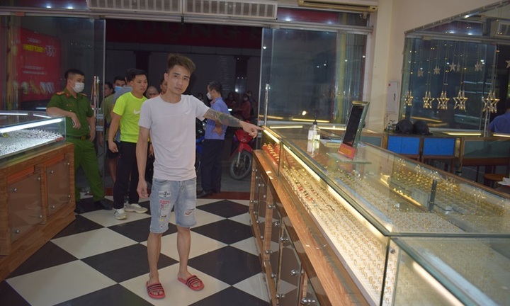 Vĩnh Phúc: Cướp tiệm vàng rồi đến công an trình báo bị mất xe máy