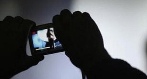 Vĩnh Phúc: Khởi tố nam thiếu niên dùng ảnh nóng tống tiền bé gái 12 tuổi