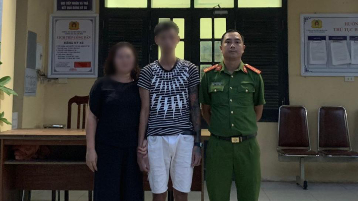 Hà Nội: Công an kịp thời cứu nam thanh niên có ý định nhảy cầu tự tử