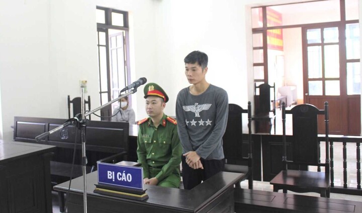 Phạt 9 tháng tù giam đối tượng chửi bới, giật máy đo nồng độ cồn của CSGT