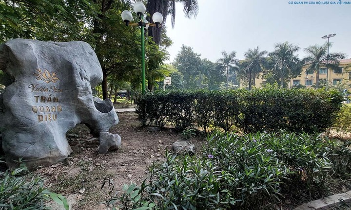 Hà Nội: Cận cảnh vườn hoa được đầu tư hàng chục tỷ đồng đang xuống cấp nghiêm trọng