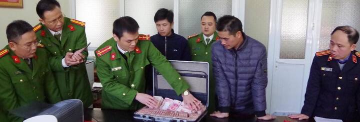 Hà Giang: Kiểm tra xe khách, phát hiện vụ vận chuyển trái phép ngoại tệ số lượng lớn