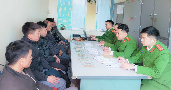 Quảng Ninh: Triệt phá sới bạc, thu giữ hơn 200 triệu đồng