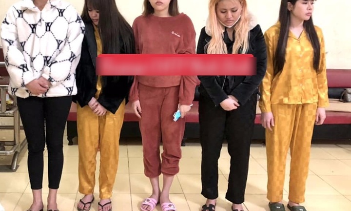 Ninh Bình: Phát hiện nhóm 5 cô gái trẻ có hành vi tàng trữ, tổ chức sử dụng ma tuý