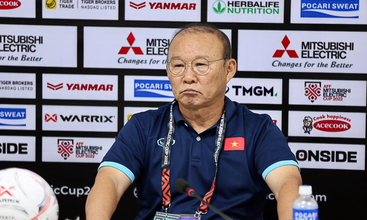 HLV Park Hang-seo nói gì về tình huống dẫn tới thẻ đỏ của cầu thủ Malaysia?