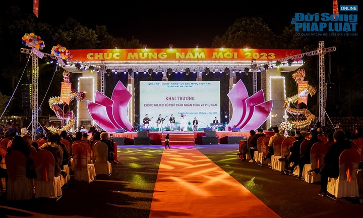 Hà Nội: Cận cảnh phố đi bộ Trần Nhân Tông tấp nập ngày khai trương