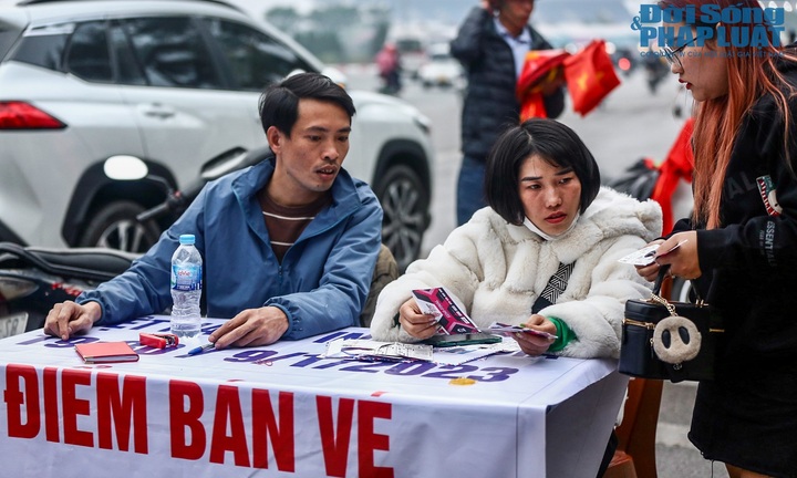 Phe vé ế ẩm sát giờ trận Việt Nam với Indonesia