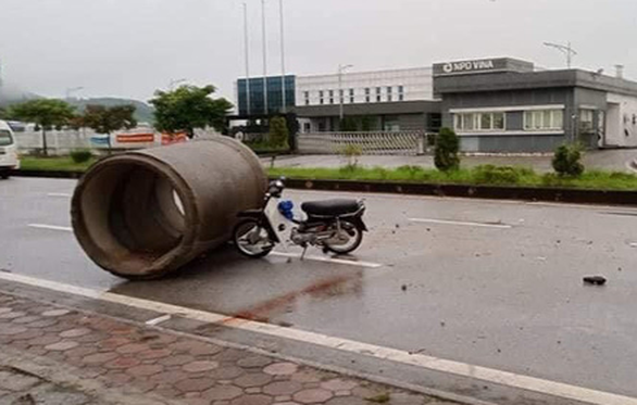 Vụ đôi nam nữ đâm vào ống cống tử vong trước lễ cưới: 2 bảo vệ bị đình chỉ