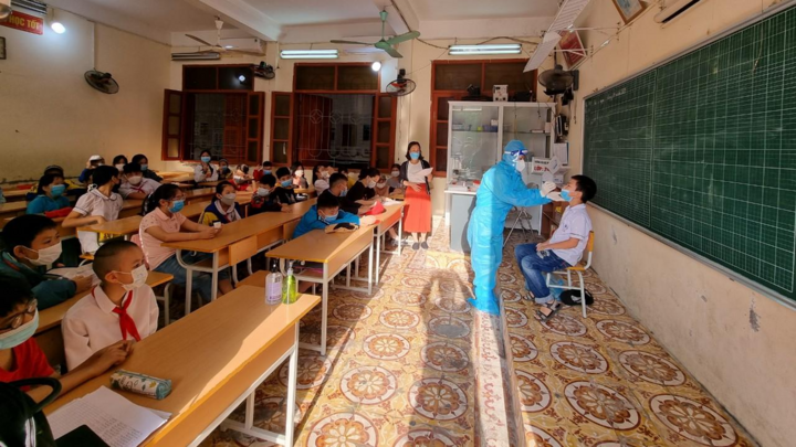 Xuất hiện ca nghi nhiễm COVID-19, Hải Phòng lấy mẫu xét nghiệm cho hơn 2.000 học sinh