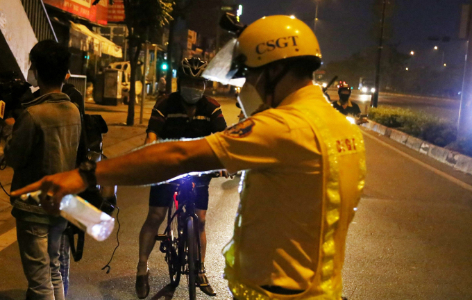 CSGT TP.HCM phạt người chạy xe đạp vi phạm: Lấy lý do 