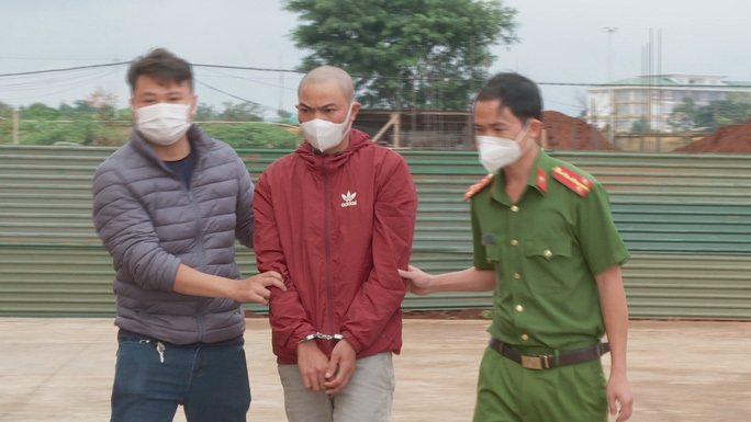 Bắt giữ kẻ mang rìu rượt chém thiếu tá công an, phá chốt kiểm dịch