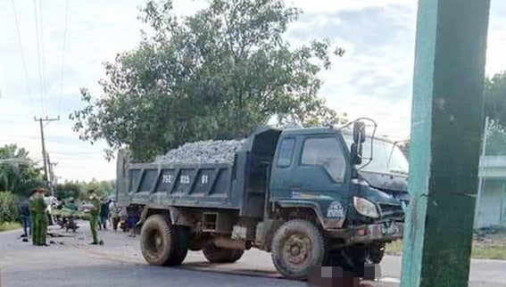 Lấn làn, tông xe máy 