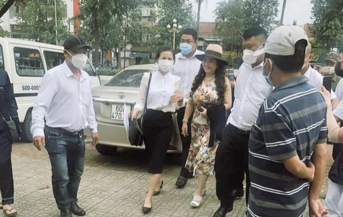 Bà Nguyễn Phương Hằng đến Công an TP.Biên Hòa làm việc