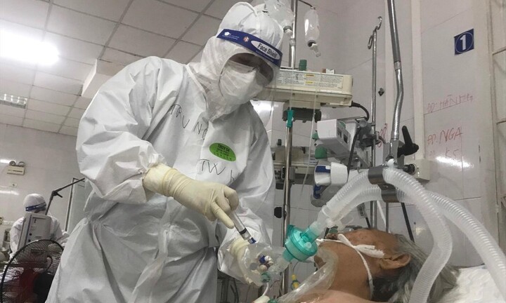 Dịch COVID-19 phức tạp, điều y bác sĩ chi viện cho 5 tỉnh, thành miền Nam