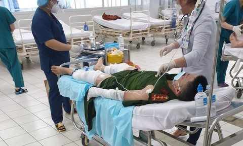 TP.HCM: Ba cán bộ công an bị ném bom xăng, phải nhập viện cấp cứu