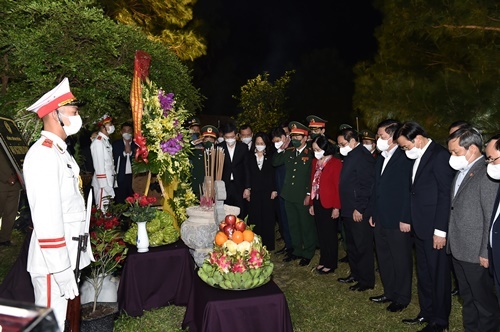 Thủ tướng Phạm Minh Chính dâng hương tưởng niệm Đại tướng Võ Nguyên Giáp