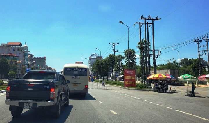 Tin tức thời sự mới nóng nhất 27/12: Bắc Giang buộc người ngoại tỉnh phải có giấy xét nghiệm COVID-19