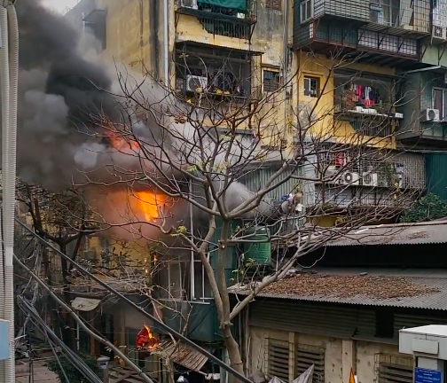 Bé gái được cứu trong vụ cháy ở Hà Nội: Bố mẹ đã mất, sống với ông bà 70 tuổi