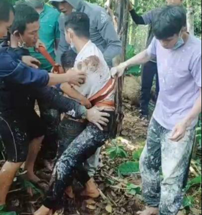 Giải cứu cháu bé 6 tuổi bị rơi xuống giếng nước sâu hơn 20m trong rẫy cà phê