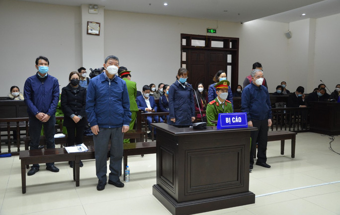 Vụ nâng khống giá robot phẫu thuật Rosa: Cựu Giám đốc BV Bạch Mai bị đề nghị 5-6 năm tù