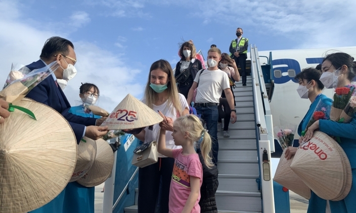 Người từ nước ngoài về Việt Nam không phải thực hiện test nhanh COVID-19