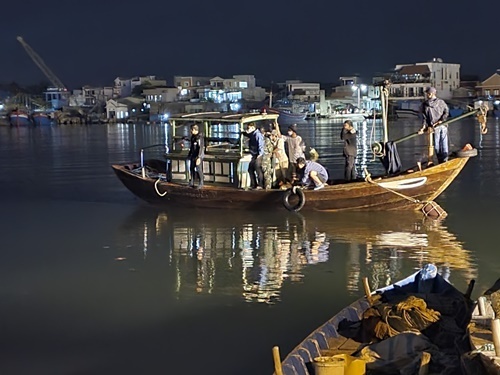 Vụ cha ném con gái 5 tuổi xuống sông: Tìm thấy thi thể cháu bé 