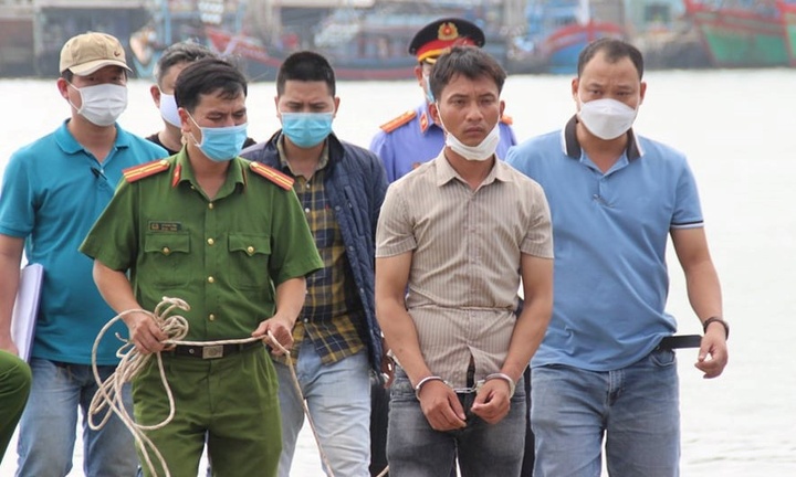 Vụ ném con gái 5 tuổi xuống sông Trường Giang: Nghi phạm khai gì?