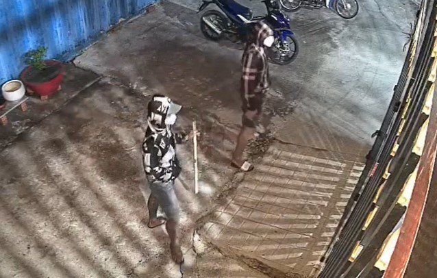 TP.HCM: Bị phát hiện trộm gà, nhóm đối tượng dọa giết chủ nhà 