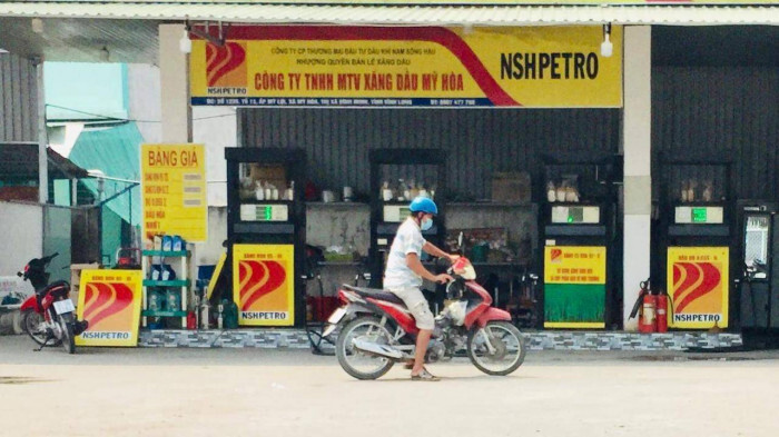 Vĩnh Long: Cây xăng bị tước giấy phép 2 tháng vì bán xăng