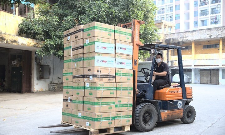 Tin tức thời sự mới nóng nhất 26/3: Mỹ bàn giao vật tư y tế giúp Việt Nam ứng phó biến thể Omicron