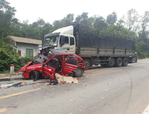 Vụ 4 người gặp nạn khi đi du lịch: Tài xế xe tải kể khoảnh khắc kinh hoàng 