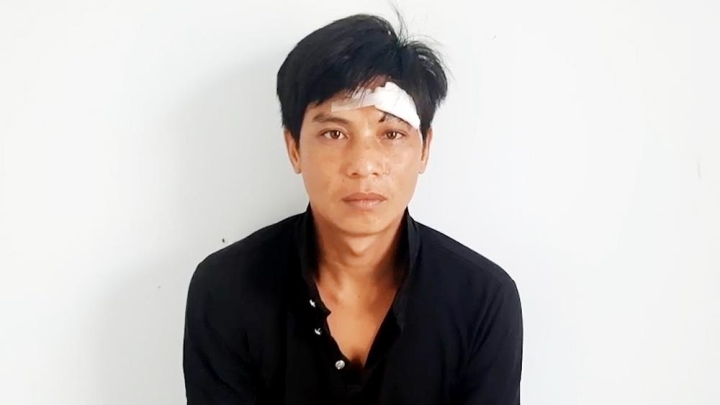 An Giang: Tạm giữ nghịch tử đuổi chém mẹ, đâm anh ruột tử vong