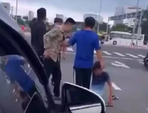 Đà Nẵng: Truy tìm nhóm người đánh tài xế Grab gục giữa đường