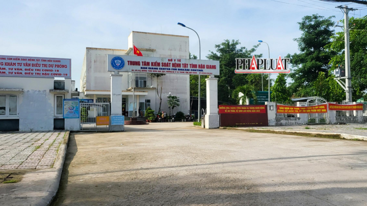 Bắt tạm giam nguyên Giám đốc CDC Hậu Giang và 2 thuộc cấp