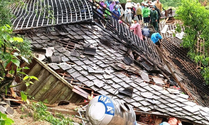 Tin thời sự mới nóng nhất 24/5: Mưa lớn kéo dài gây sập nhà dân