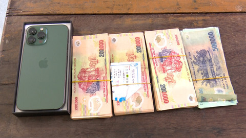 Cháu trộm 74,5 triệu đồng của bà, mua điện thoại Iphone 13 Promax tặng bạn gái